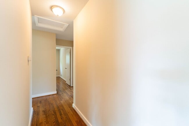 Building Photo - 5 BD 3 BA Oxon Hill, MD home is ideal for ...