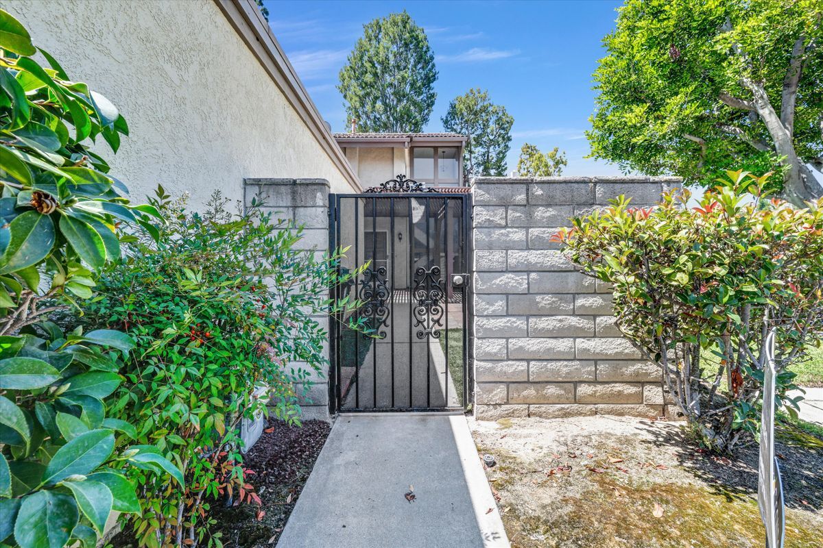 Building Photo - 5598 E Vista Del Rio
