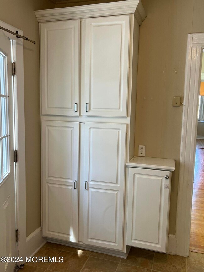 Building Photo - 84 McLaren St