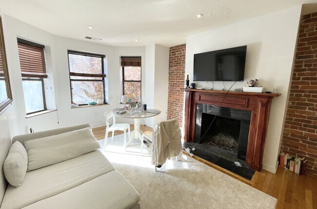 Building Photo - 73 Gainsborough St
