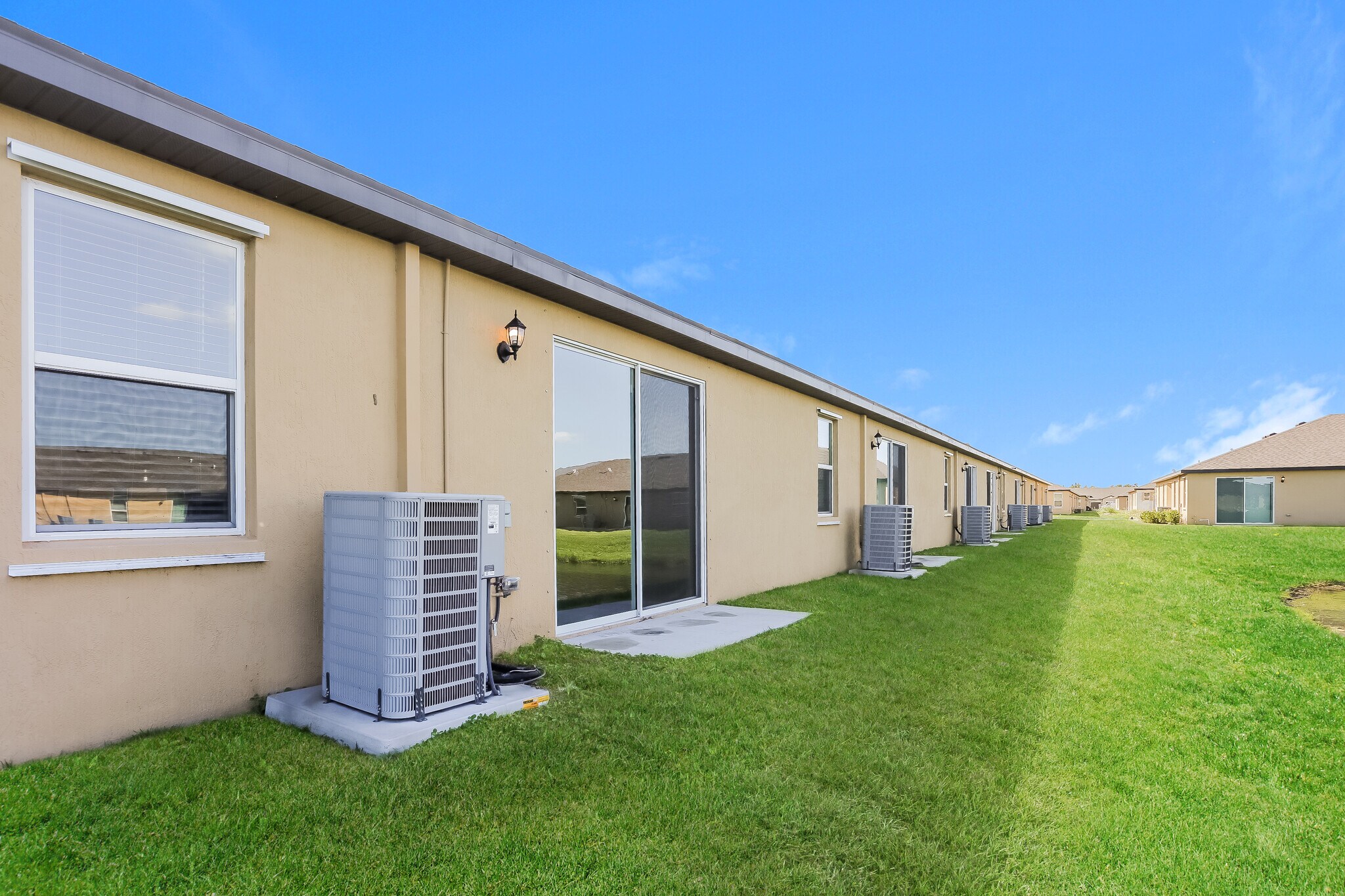 Building Photo - 1715 Party Pl