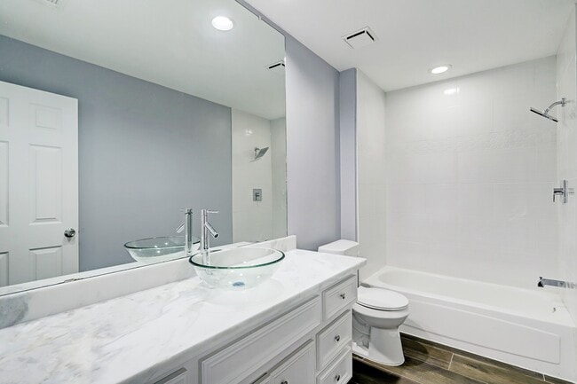 Building Photo - 7403 Manor Bridge Ct