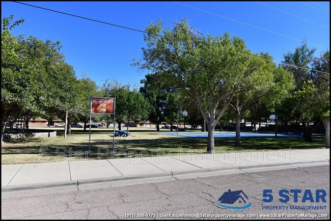 Building Photo - 8933 Kenneth St