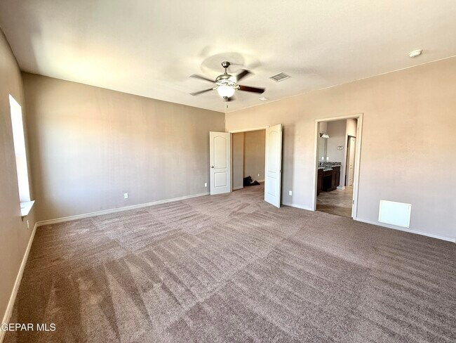 Building Photo - 3712 Coco Palm Dr