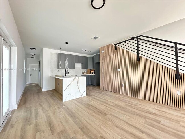 Building Photo - 4 bedroom in Miami FL 33142