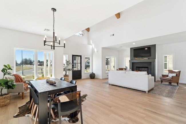 Building Photo - Fully Furnished 4 Bedroom + Bonus Room