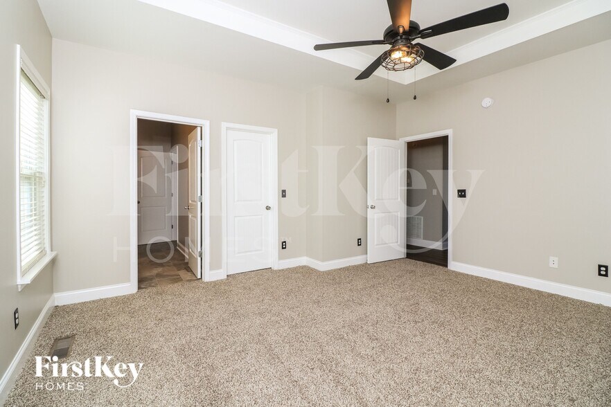 Building Photo - 260 Sterling Dr