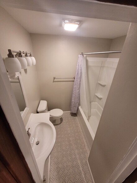 Upstairs Bathroom - 10 Rolling Pines Dr