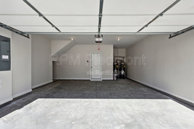 Building Photo - 1604 Halbrook Pl SW