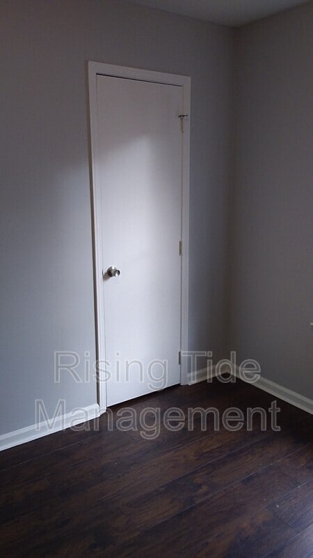 Building Photo - 3130 Sleepy Hollow Dr