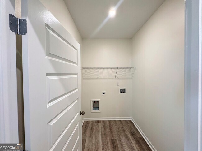 Building Photo - 214 N Dogwood St