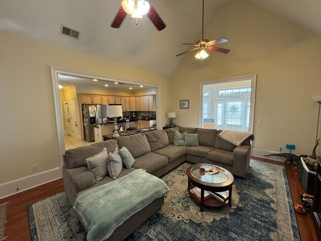 Building Photo - 3BR Beauty on the Eastside!