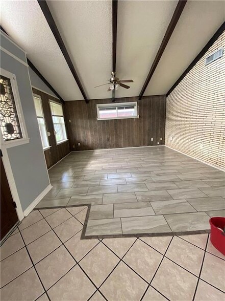 Building Photo - 483 Dogwood Dr