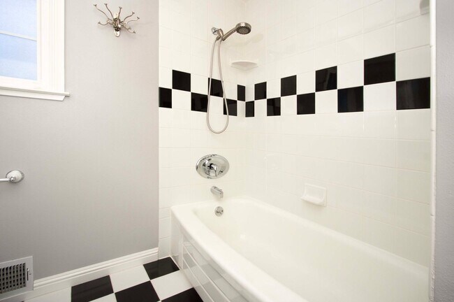 Building Photo - 263 Knight Dr