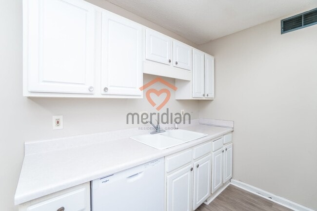 Building Photo - 2 bed / 1 bath ~ Ladson, SC