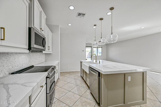 Building Photo - 23862 W Gibson Ln