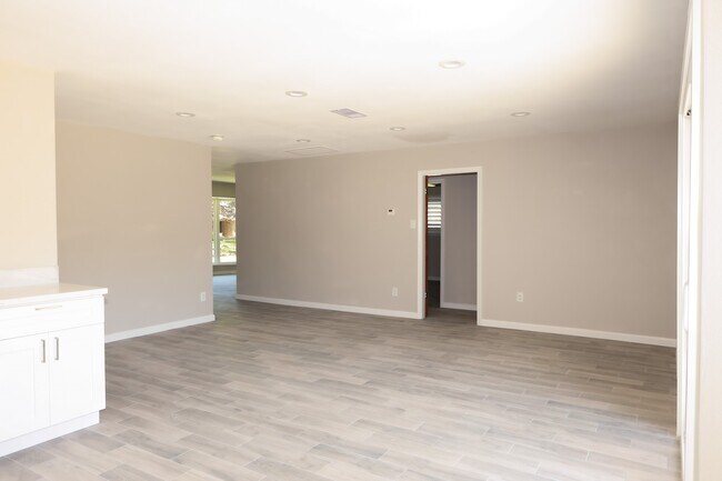 Building Photo - 8335 Langdon Ln