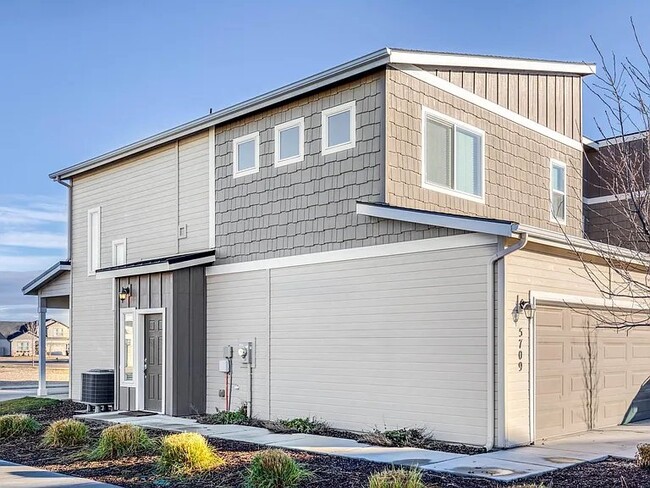 Building Photo - 5709 E Bollo St