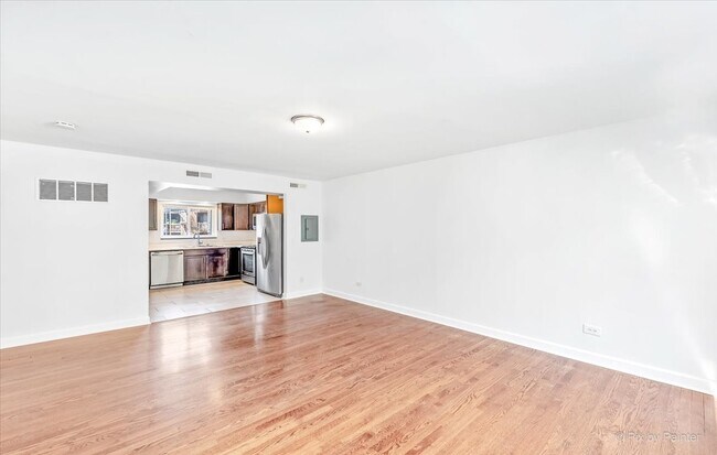 Building Photo - 1610 W Jarvis Ave