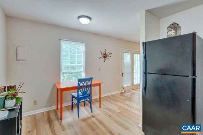 Building Photo - 1242 Villa Ln