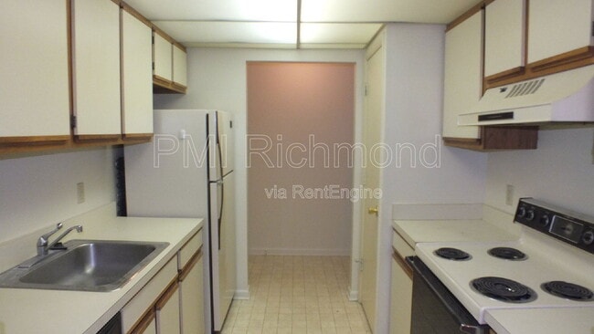 Building Photo - 2103 Turtle Creek Dr