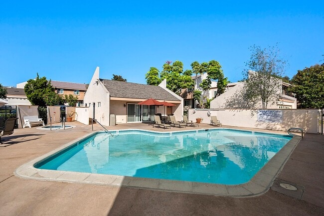 Building Photo - Spacious 4-Bedroom 2.5-Bathroom Townhome 5...