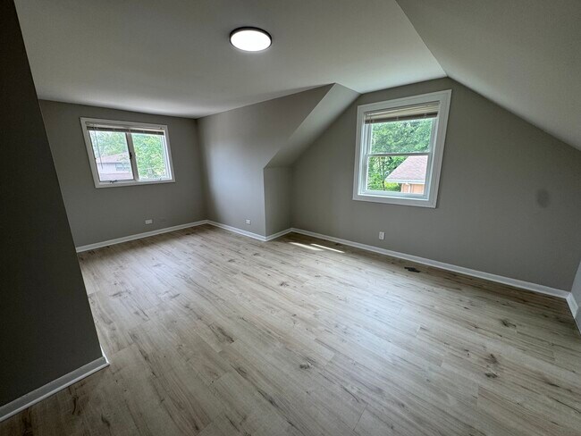 Building Photo - 16439 Cottage Grove Ave