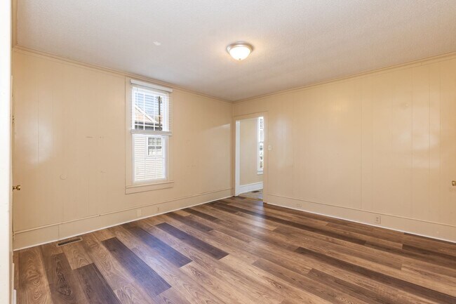 Building Photo - Four Bedroom Home!