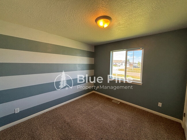 Building Photo - 3920 E Deloy Dr