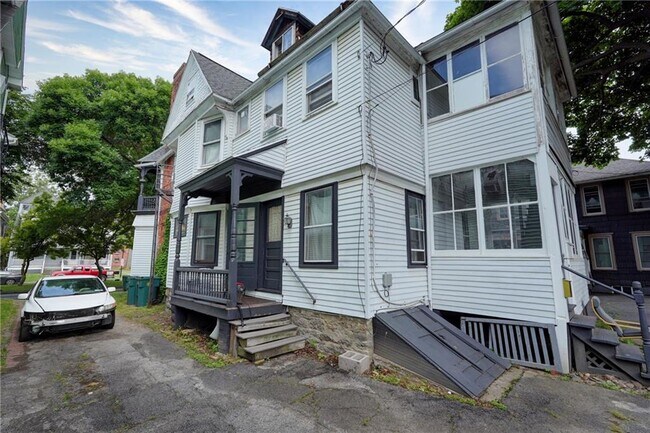 Building Photo - 500 Oxford St