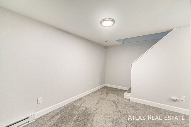 Building Photo - 347 Colony Pl