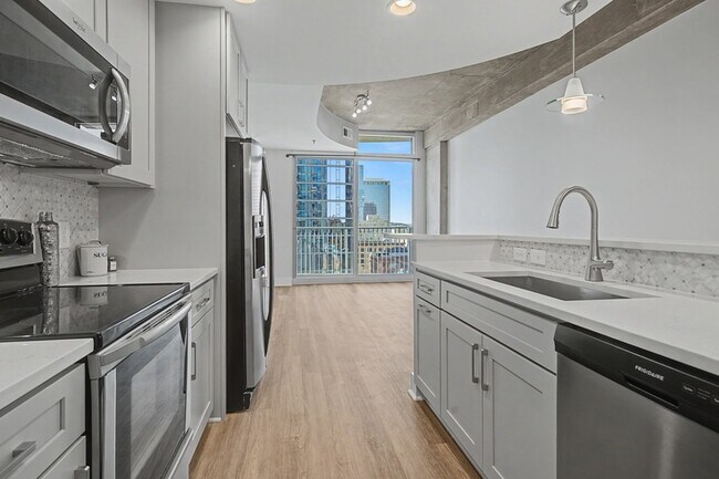 Building Photo - 415 Church St