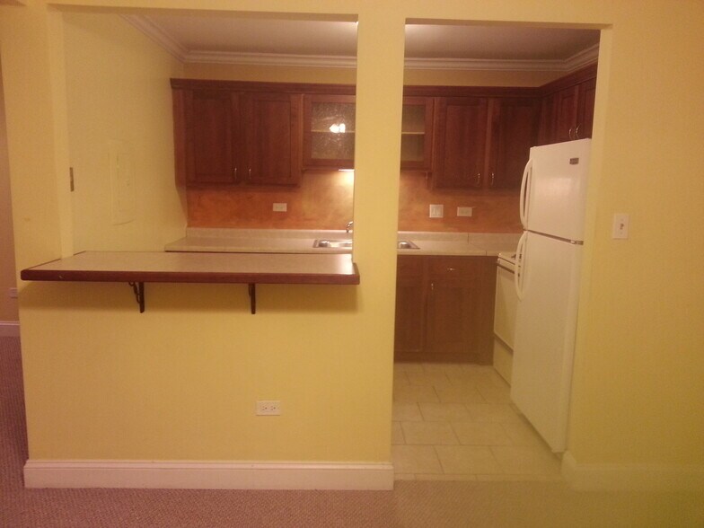 Building Photo - 444 E Osage Ln