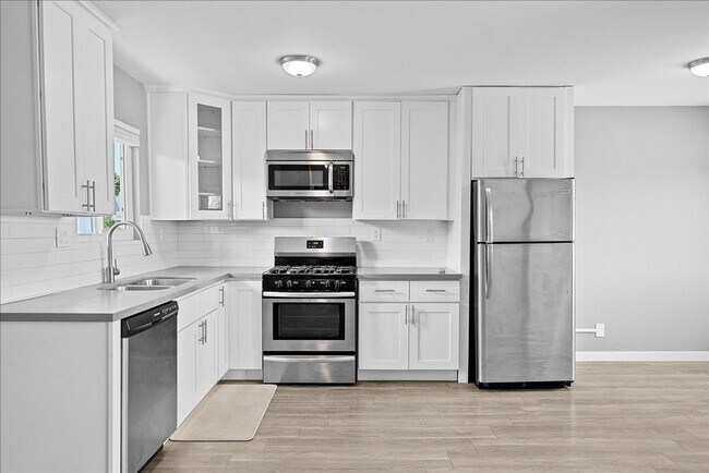 Building Photo - Beautiful One Bedroom Apartment In the Hea...