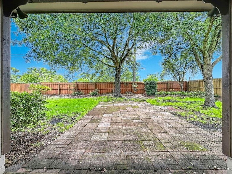 Building Photo - 341 Hickory Hollow Dr N