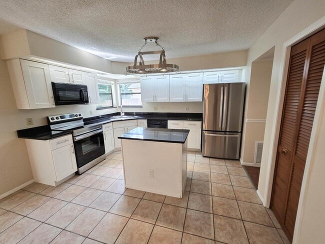 Building Photo - 1232 Woodridge Ct