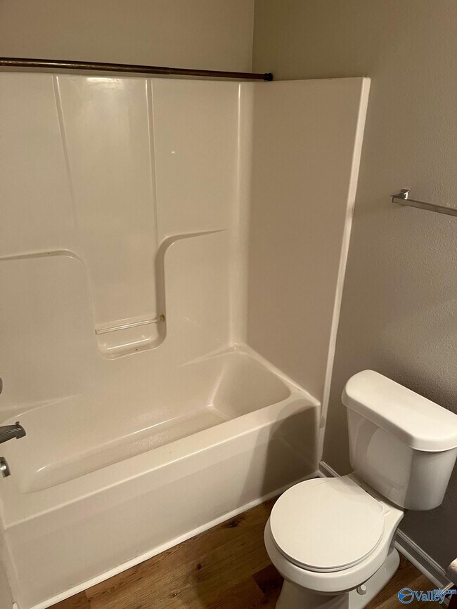 Building Photo - 193 Cloverbrook Dr