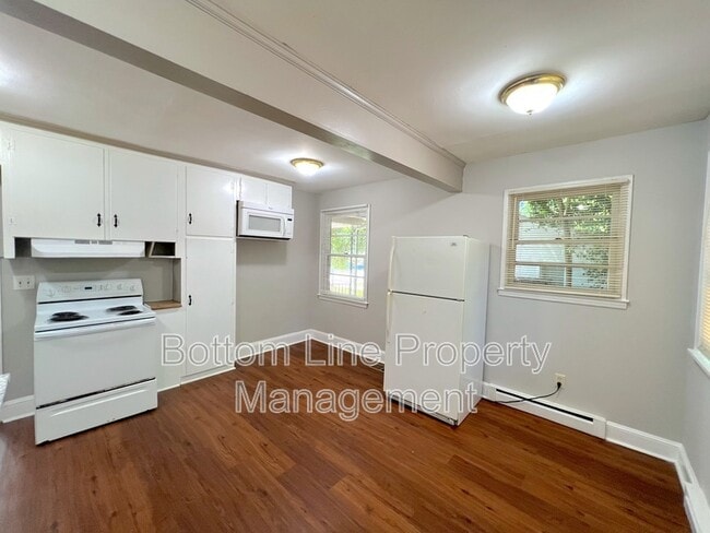 Building Photo - 3141 Columbus Cir
