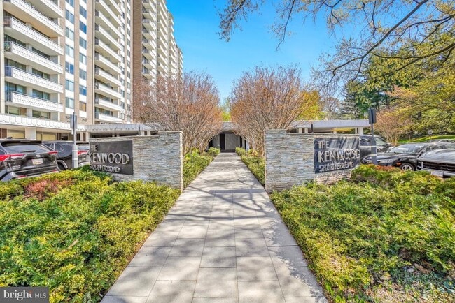 Building Photo - 5101 River Rd