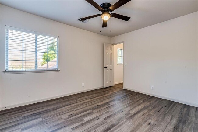 Building Photo - 150 Bailey Loop