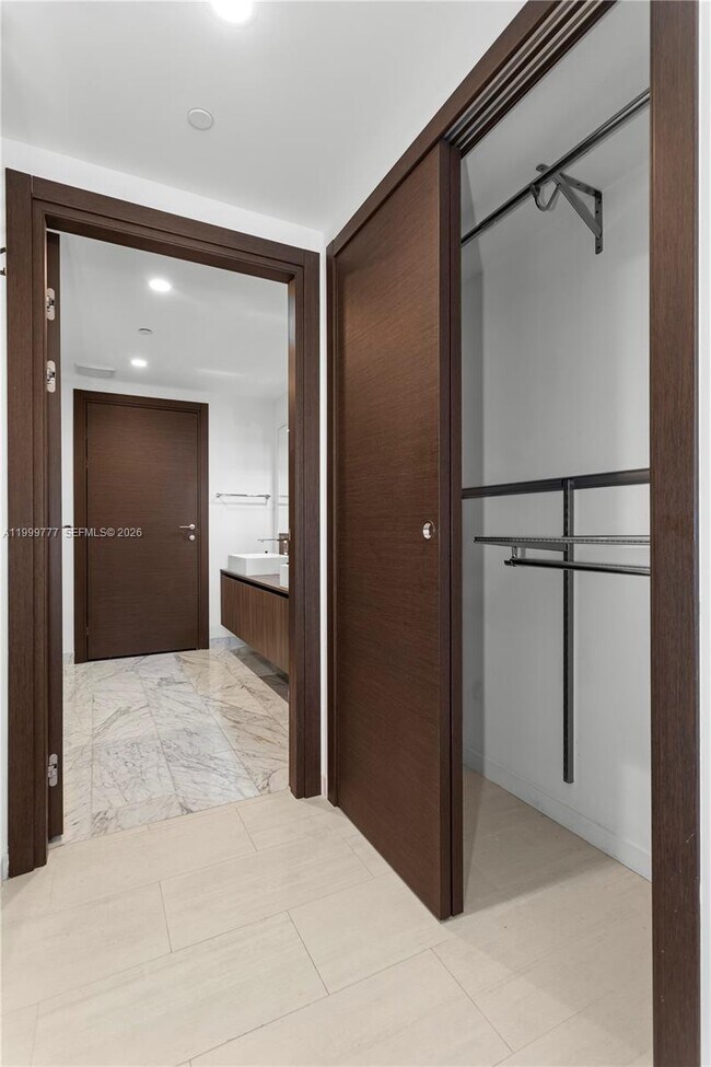 Building Photo - 1000 Brickell Plaza