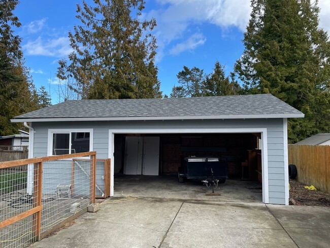 Building Photo - 1/2 off 1st Month's Rent - Birch Bay Villa...