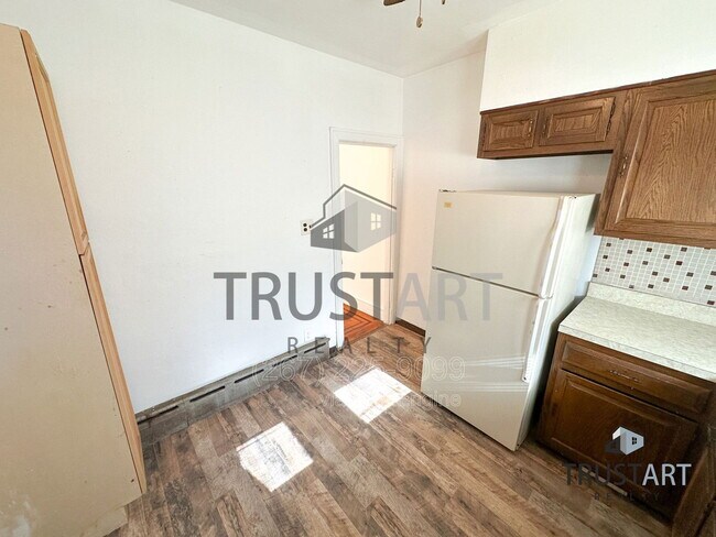 Building Photo - 148 W Spencer St