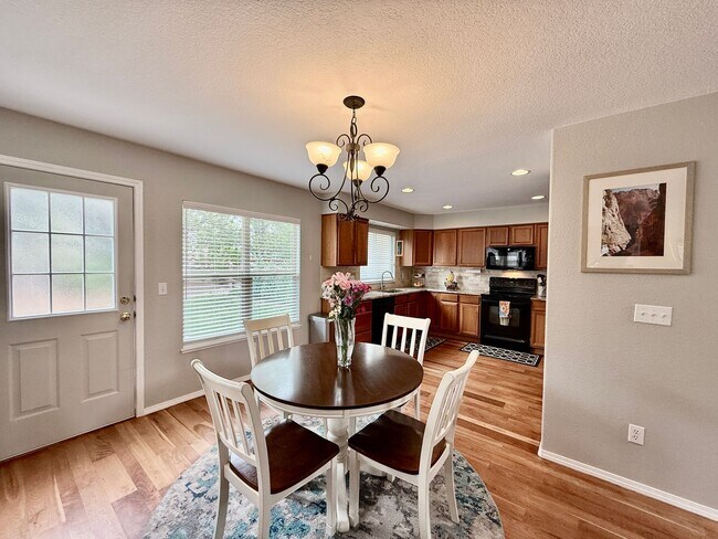 Building Photo - Stunning 4-Bedroom Home with Loft and Fini...
