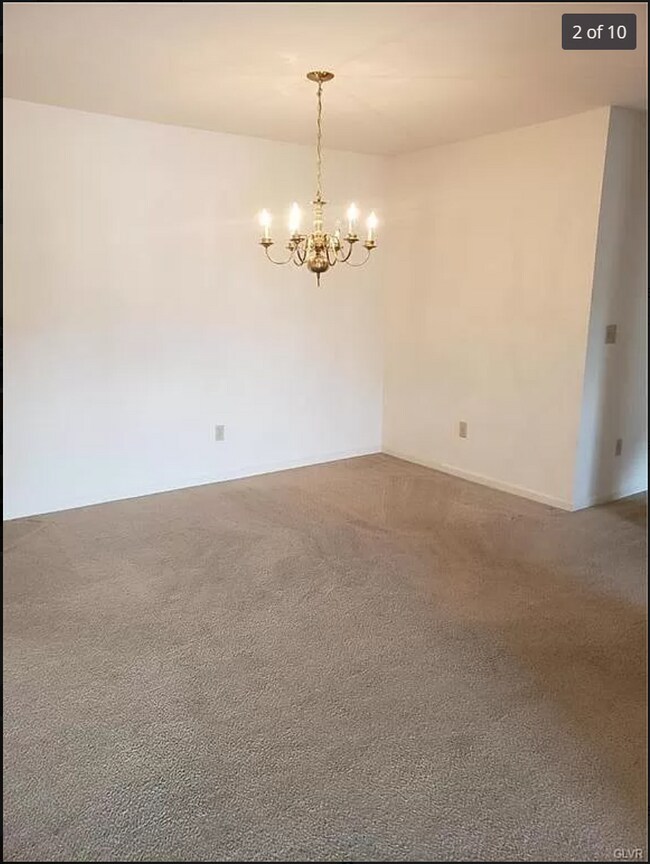 Dining area - 938 Cold Spring Rd