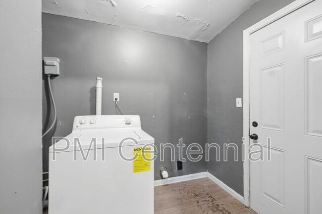Building Photo - 2800 Grand Ave SW