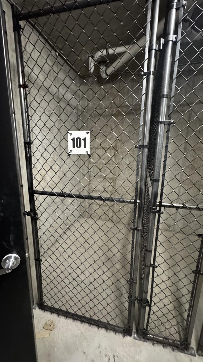 Building Photo - 203-205 Randolph Ave Unit# 101