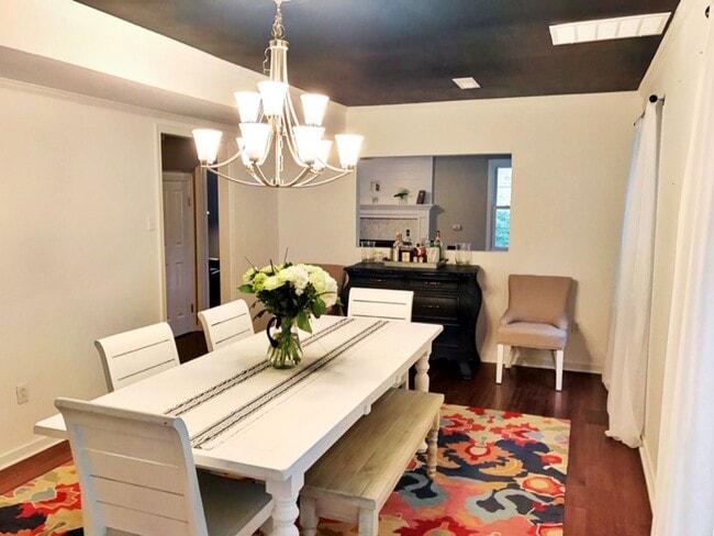 Building Photo - Stunning 3 Bedroom, 2.5 Bath Home in Short...