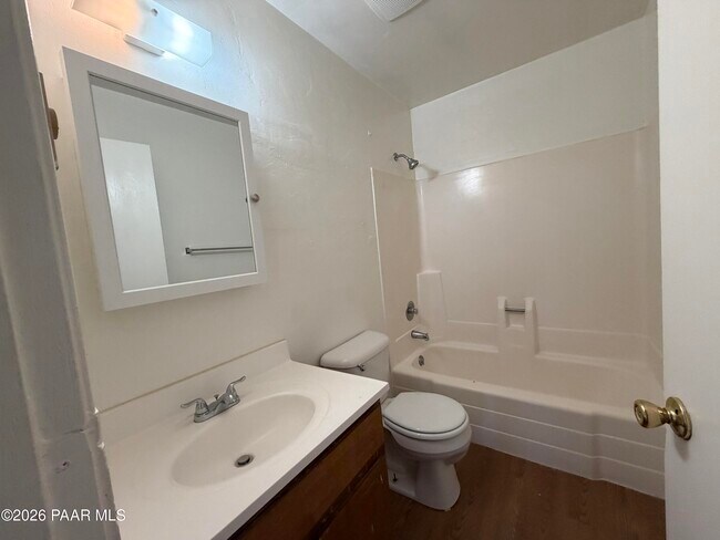 Building Photo - 410 Madison Ave