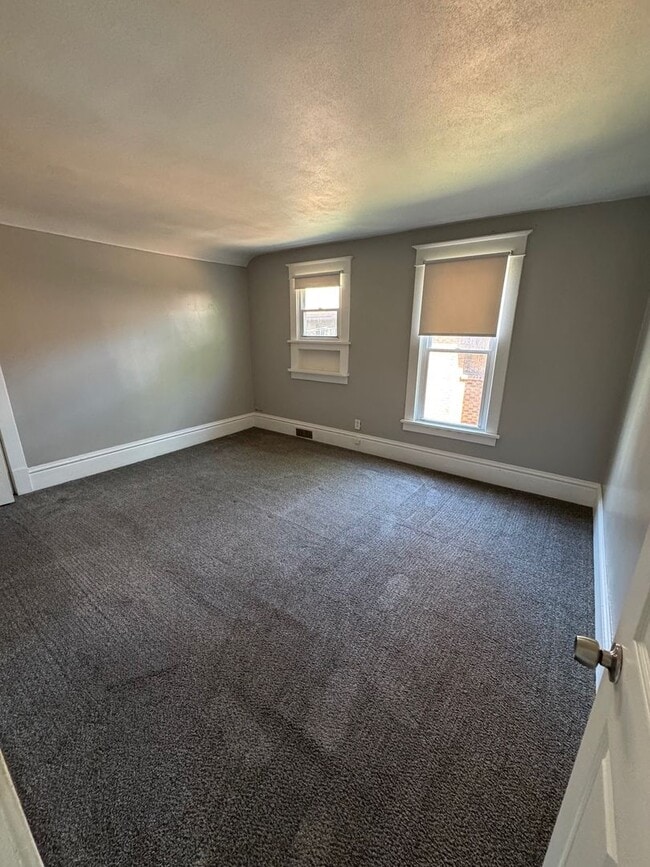 Building Photo - 1401 N Court St